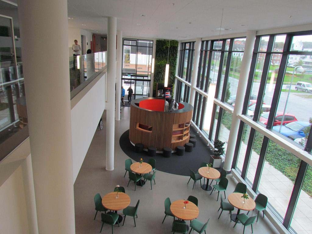 https://c2.staticflickr.com/8/7455/26737012821_aae72890a0_b.jpg