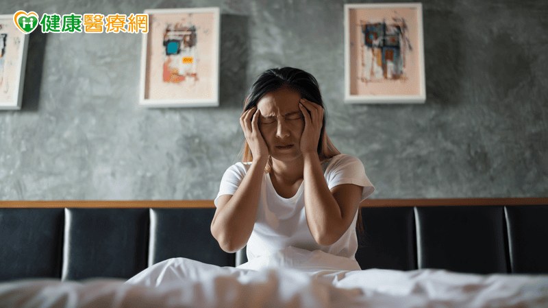 偏頭痛恐造成上班族「隱形失能」！止痛藥頻繁使用　三警訊當心反覆頭痛